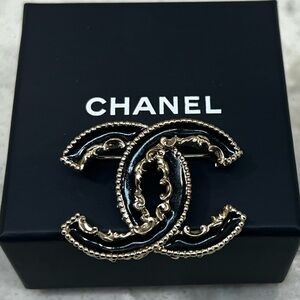 AUTHENTIC CHANEL ENAMEL CC BROOCH BLACK & GOLD IN BOX WORN ONCE LIKE NEW